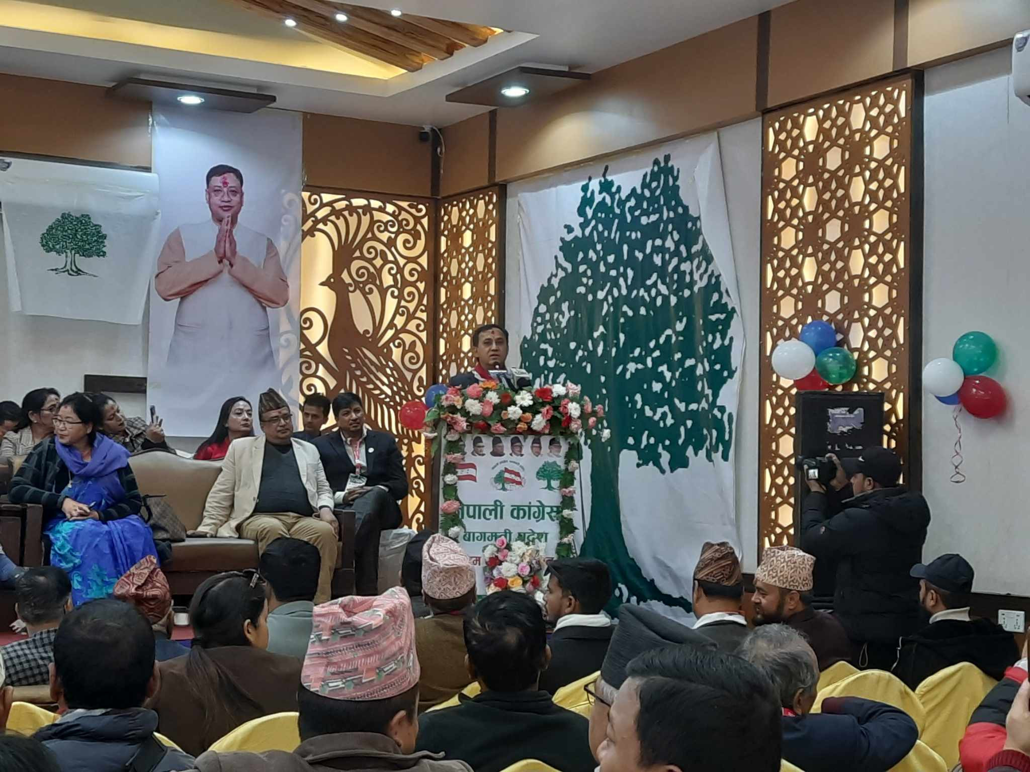 मञ्चमा सँगै रहेका देउवालाई विश्वप्रकाशको आग्रह– अब प्रधानमन्त्रीको दाबी छाड्नुहोस् 