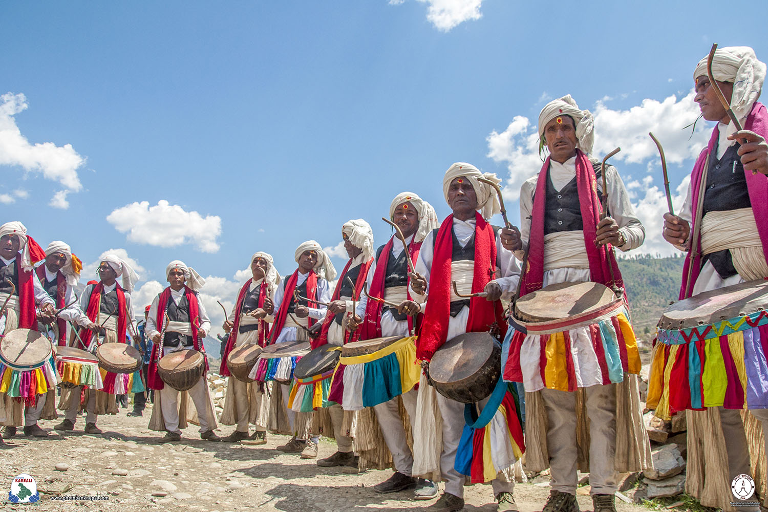कनेक्टिङ कर्णालीमा जुम्ला चिनाउने तस्वीरहरू