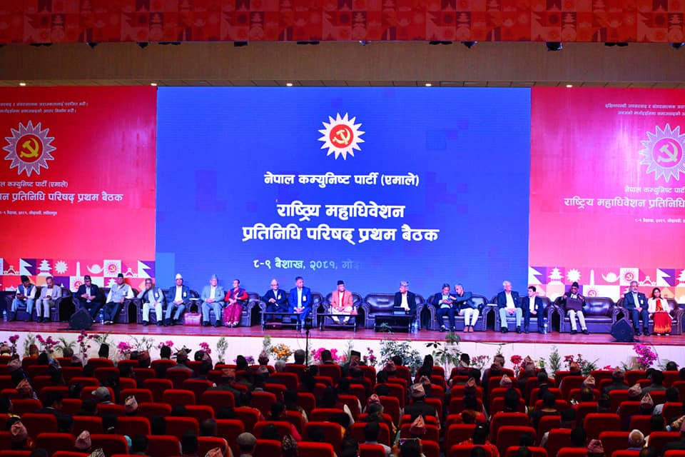 एमाले परिषद् बैठकमा ६ समूहमा छलफल सुरु