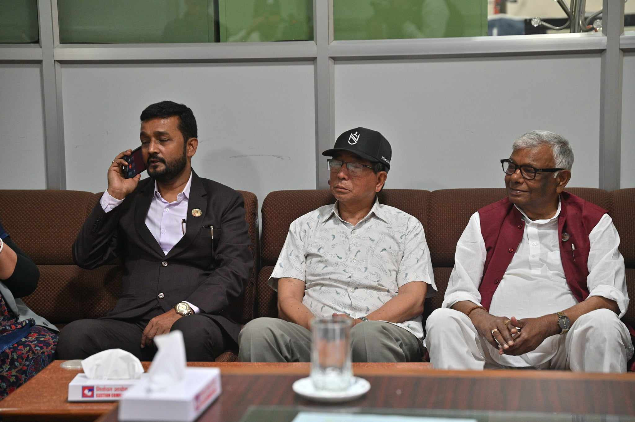 फुट्यो जसपा नेपाल: नयाँ दलको नाम जसपा र चुनाव चिह्न मुट्ठी राख्न निवेदन 