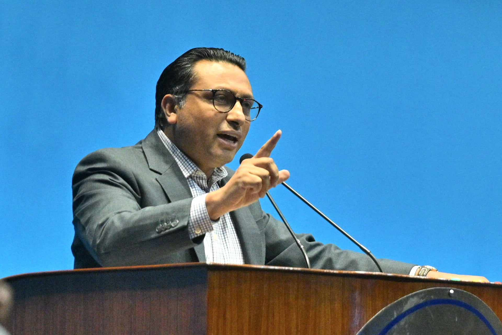 स्वर्णिम वाग्ले बोल्दा कांग्रेसको हुटिङ, सभामुखले पटकपटक ध्यानाकर्षण गराए