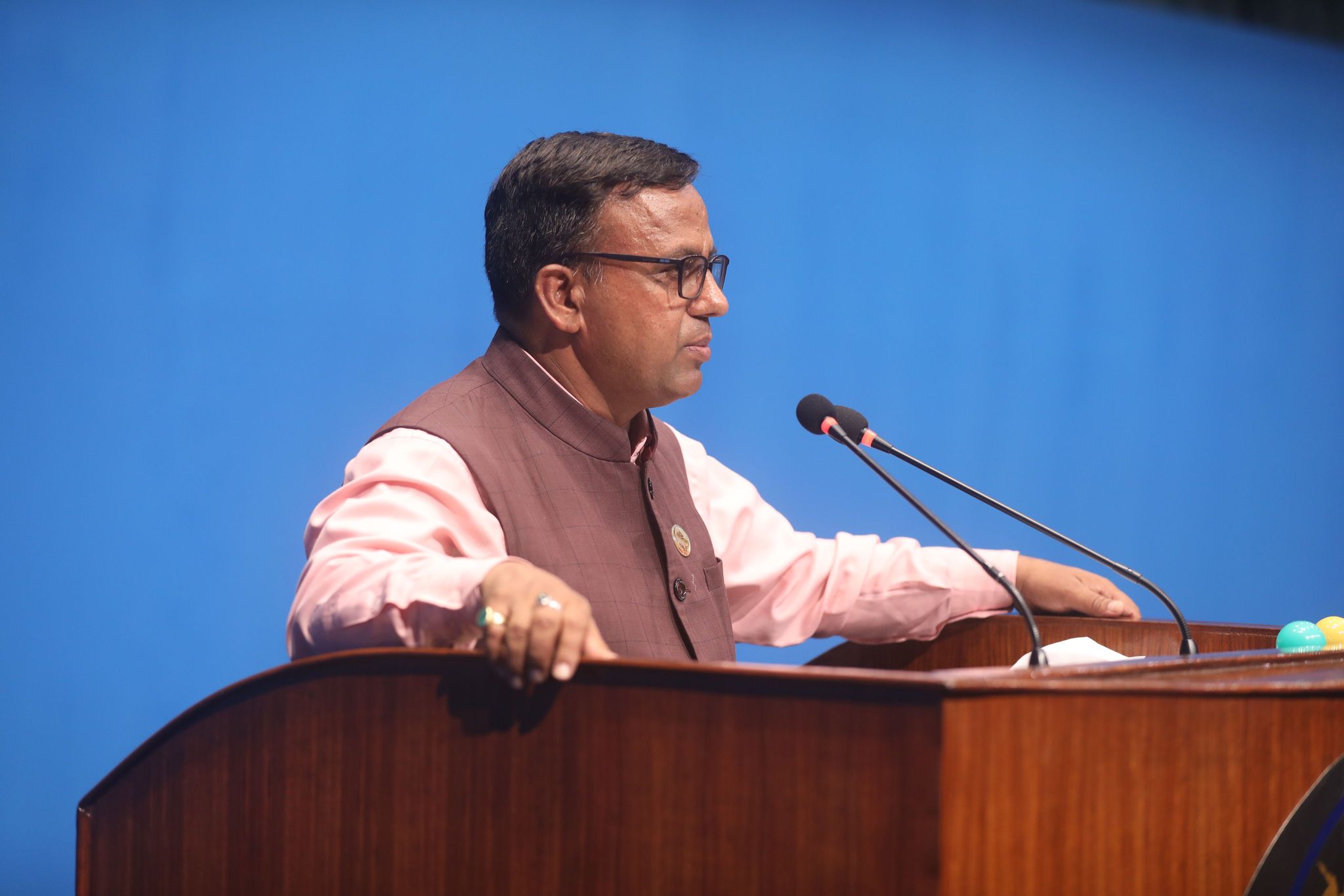मन्त्री र सचिवका ढोकामा पुगेर सांसदले आत्मसम्मान गिराउनुपर्ने नियतिको अन्त्य गर्नुपर्छ ः पाण्डे