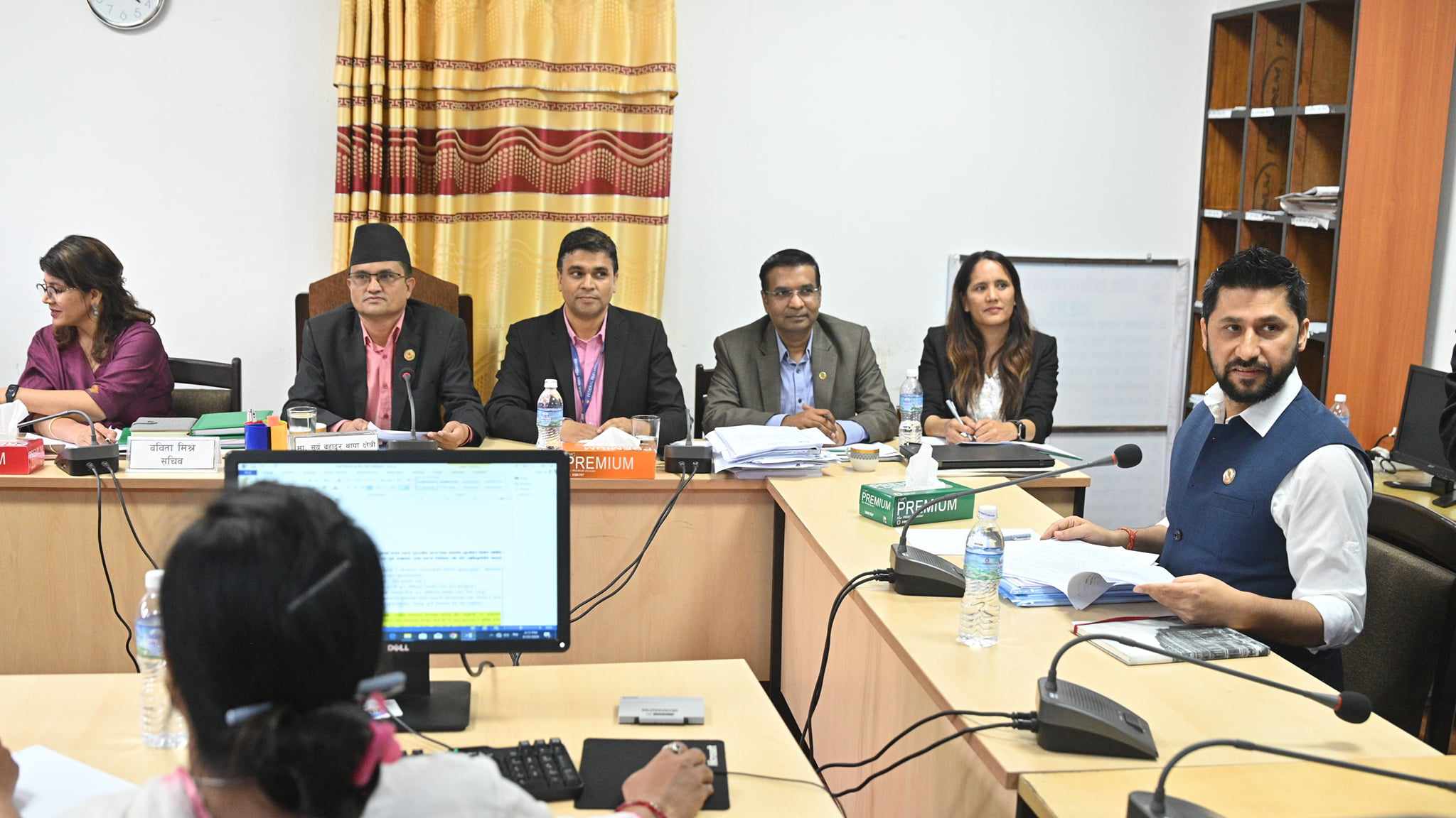 संसदीय समितिमा लामिछानेको तीन घण्टा लामो बयान,  ५० प्रश्नको सामना