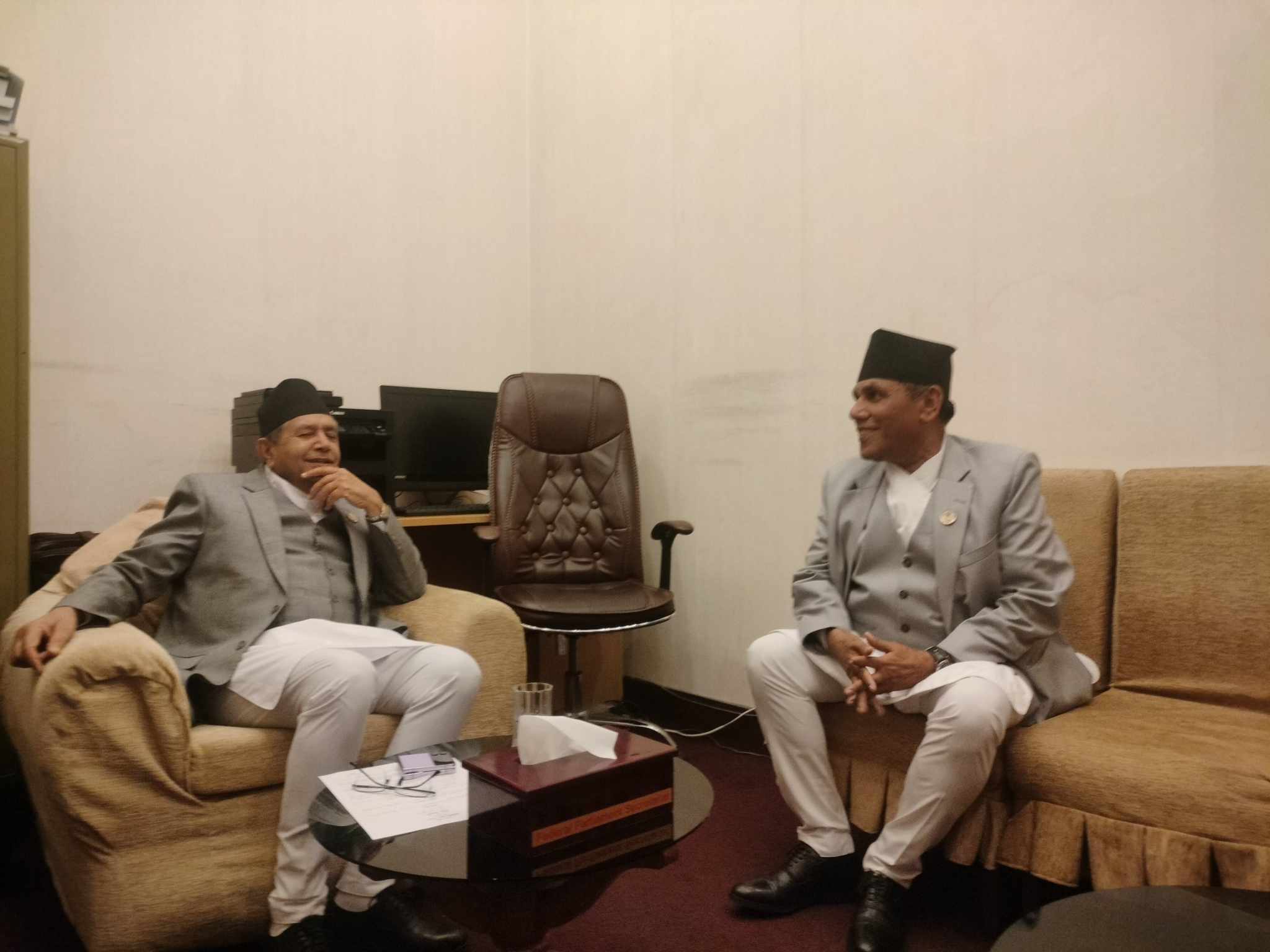 सभामुख घिमिरे र अध्यक्ष दाहालबीच संसद चलाउने विषयमा छलफल
