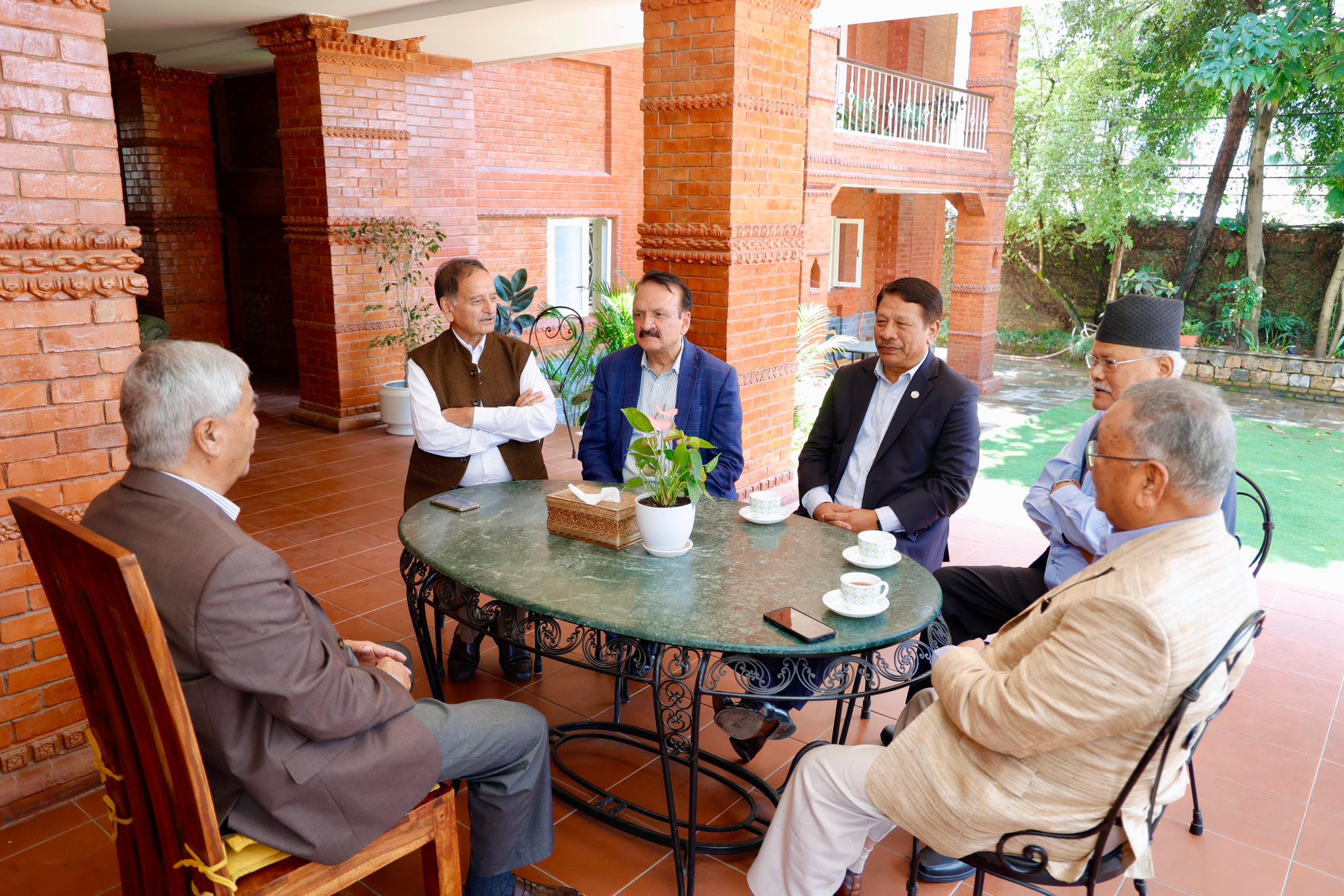 पार्टीका नेताहरूसँग देउवाले भने– निजामती विधेयकमा कुलिङ पिरियड चाहिन्छ 