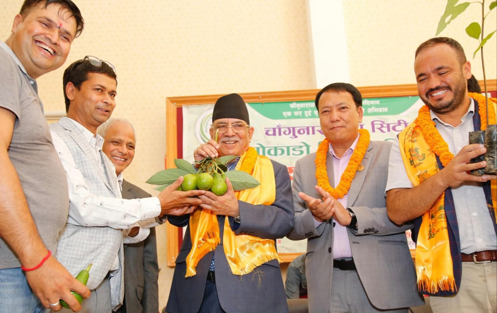 वैदेशिक रोजगारीमा जान बाध्य युवालाई स्वदेशमै आत्मनिर्भर बनाउनुपर्छ  :  प्रचण्ड