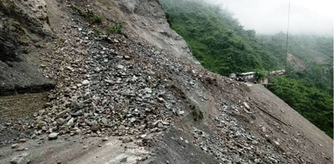 सिद्धार्थ राजमार्गमा पहिरो हटाएपछि सडक सञ्चालनमा 