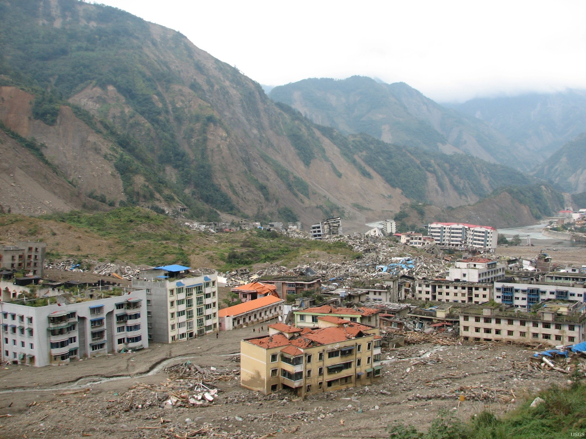 चीनको सिचुवानमा पहिरो जाँदा थुप्रै बेपत्ता