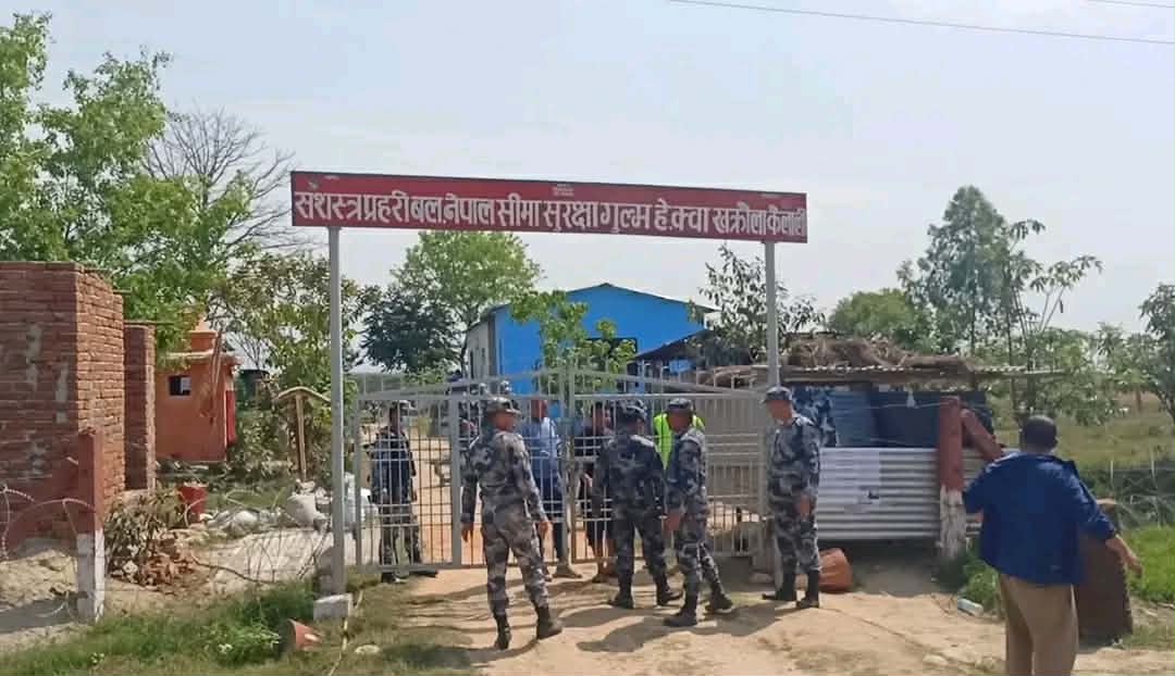 कैलालीमा सशस्त्रको गुल्ममा भिड छिरेर डीएसपीमाथि हातपात, ३१ जना जिल्ला तानिए