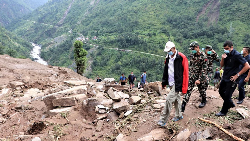 सभामुख सापकोटा पहिरो प्रभावित क्षेत्रमा, सुरक्षित बसोबासका लागि पहल गर्ने आश्वासन