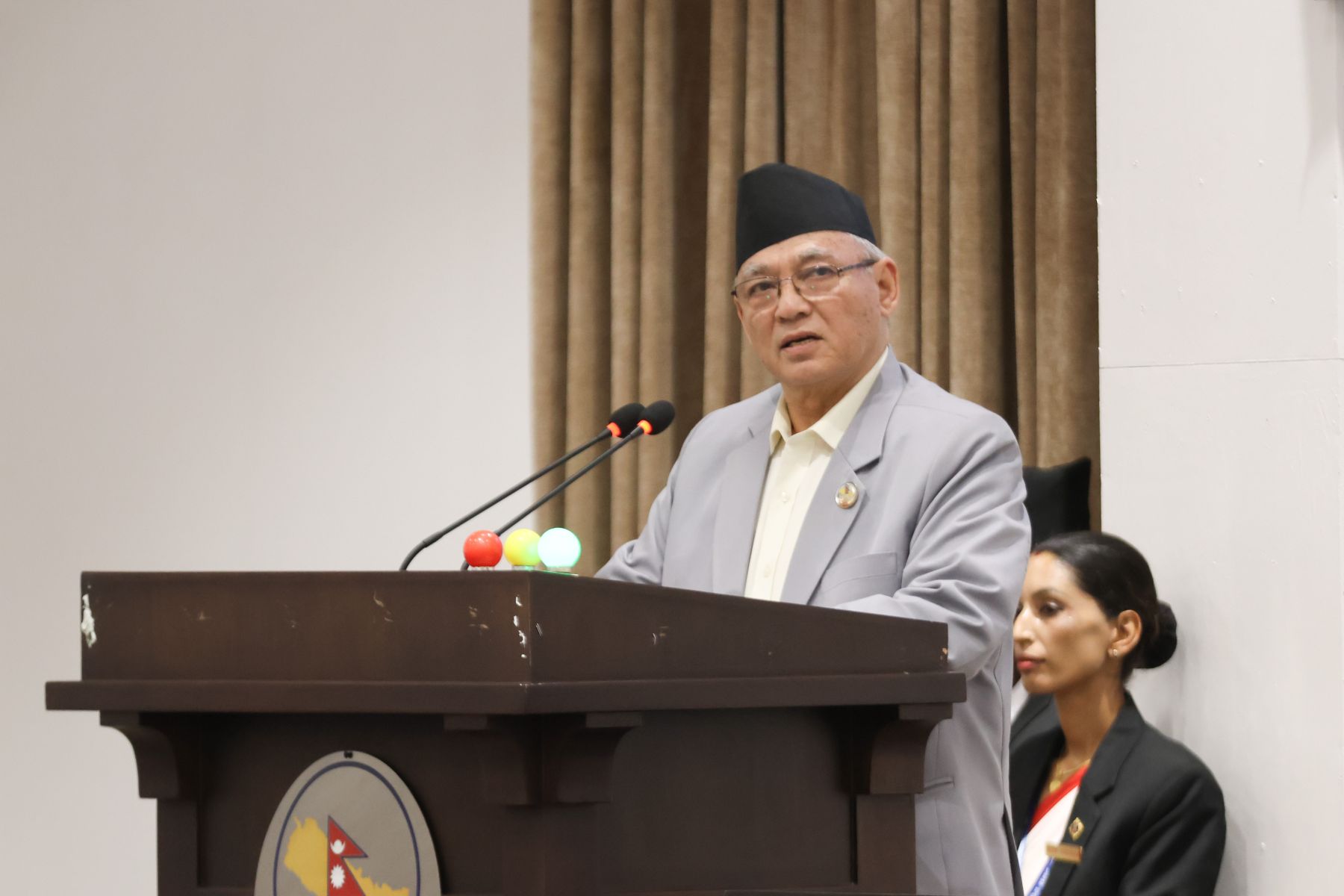 बादलको प्रश्न– राष्ट्रिय झण्डा ओढेर देश जलाउने देशद्रोहीको विषयमा नीति तथा कार्यक्रम किन माैन ?
