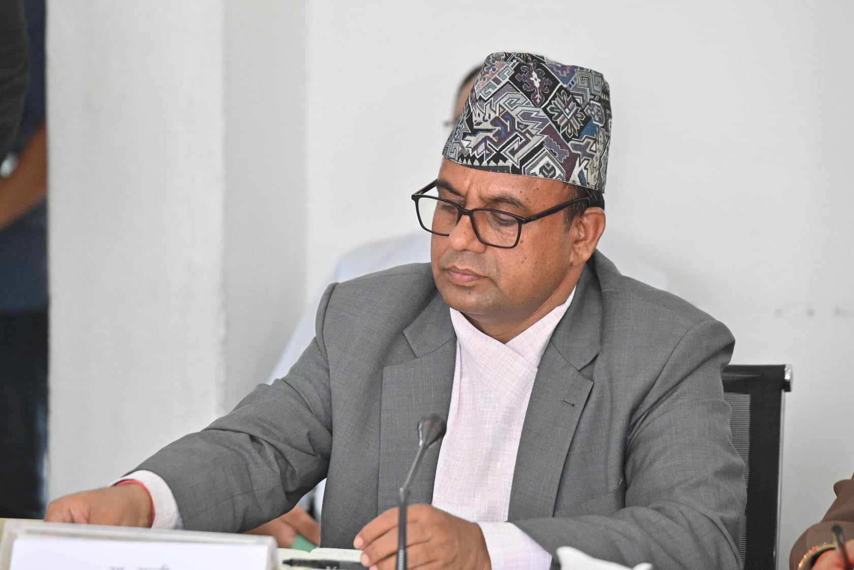 पर्यटनमन्त्री पाण्डेले हवाई सुरक्षाबारे रक्षामन्त्री र नेपाली सेनासँग गरे छलफल