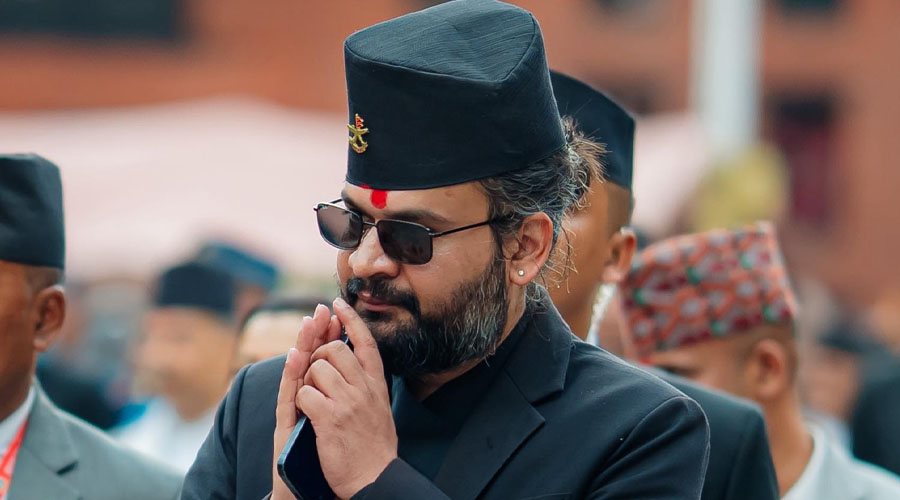 विशाल विजय निकाल्दै प्रधानमन्त्री बन्न लागेका बालेनको स्वागत अस्थायी बैठक कक्षबाट !