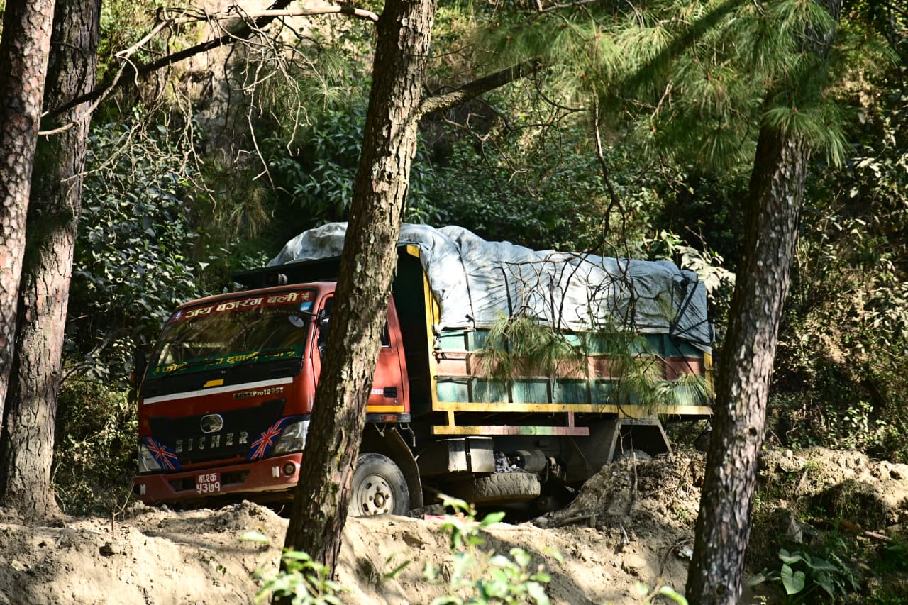 Banchare-dada-ma-awarodh_NPL-(14)-1763542808.jpeg
