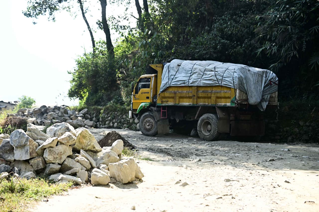 Banchare-dada-ma-awarodh_NPL-(9)-1763542807.jpeg