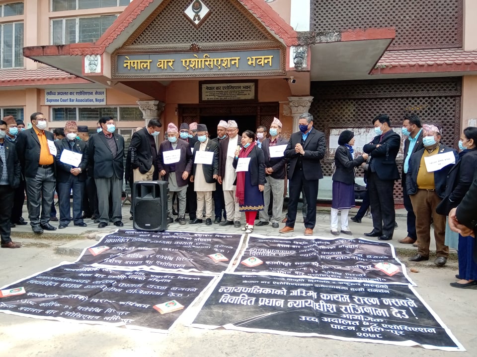 जबराको चेतावनी लत्याउँदै प्रदर्शनमा उत्रियो नेपाल बार