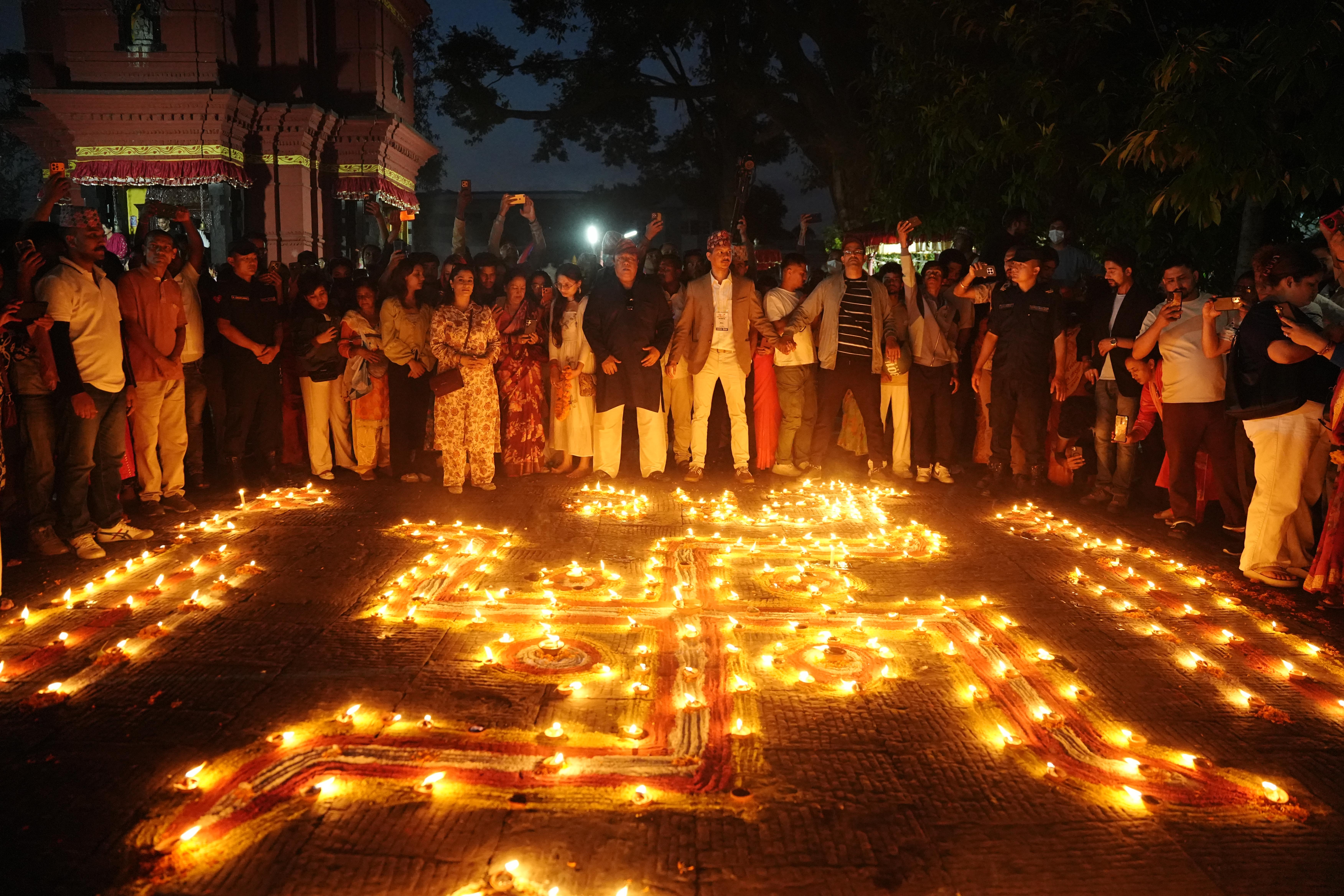 Beath-anniversary-of-Birendra_-1412-1780410285.jpg