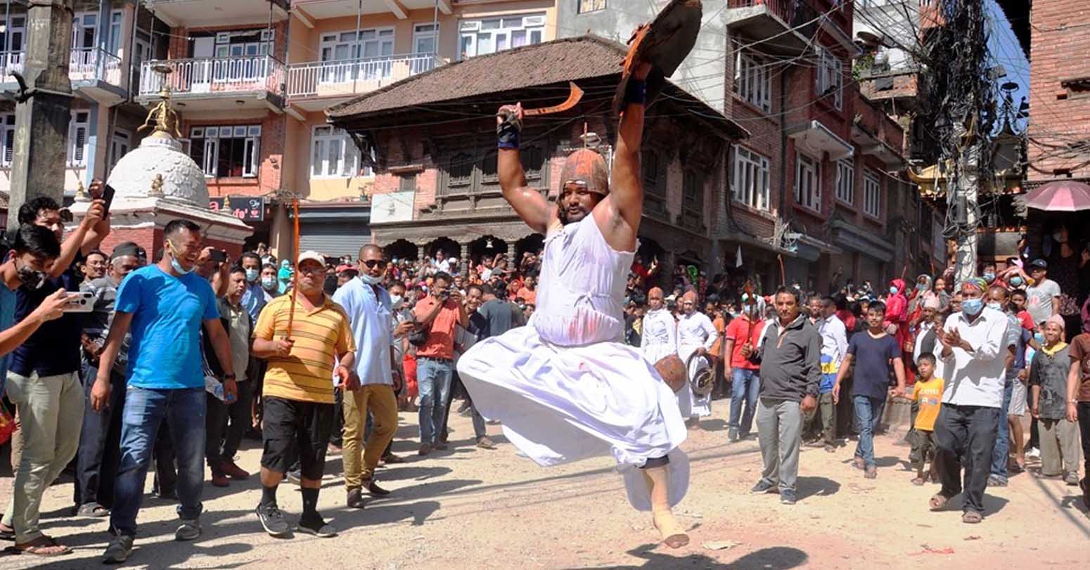 मध्यपुरथिमिमा आज मल्लकालीन युद्धको झल्को दिने खाँ पिहाँवइगु जात्रा