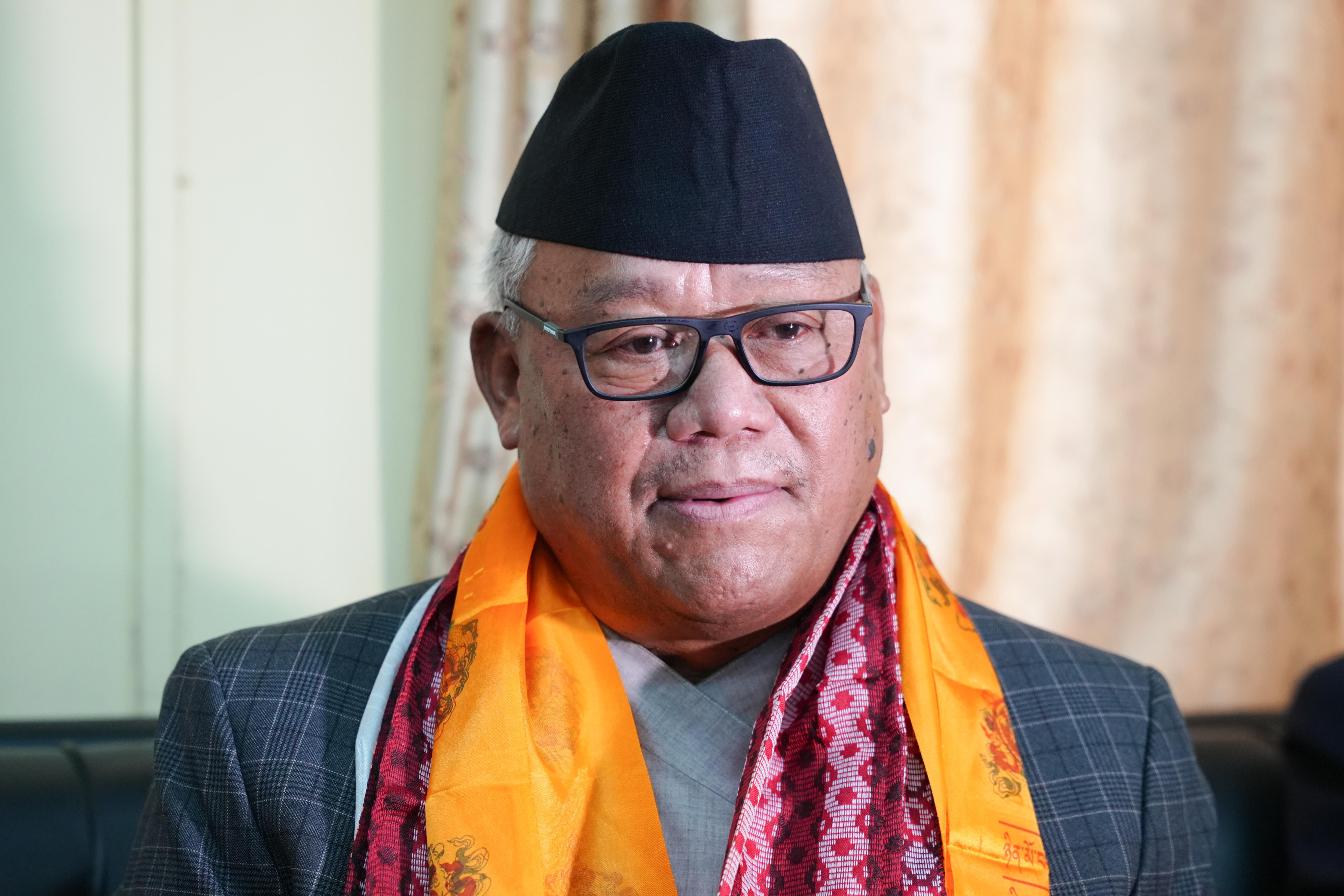 प्रधानमन्त्री बालेनलाई संसद आउन आङ्देम्बको निम्तो