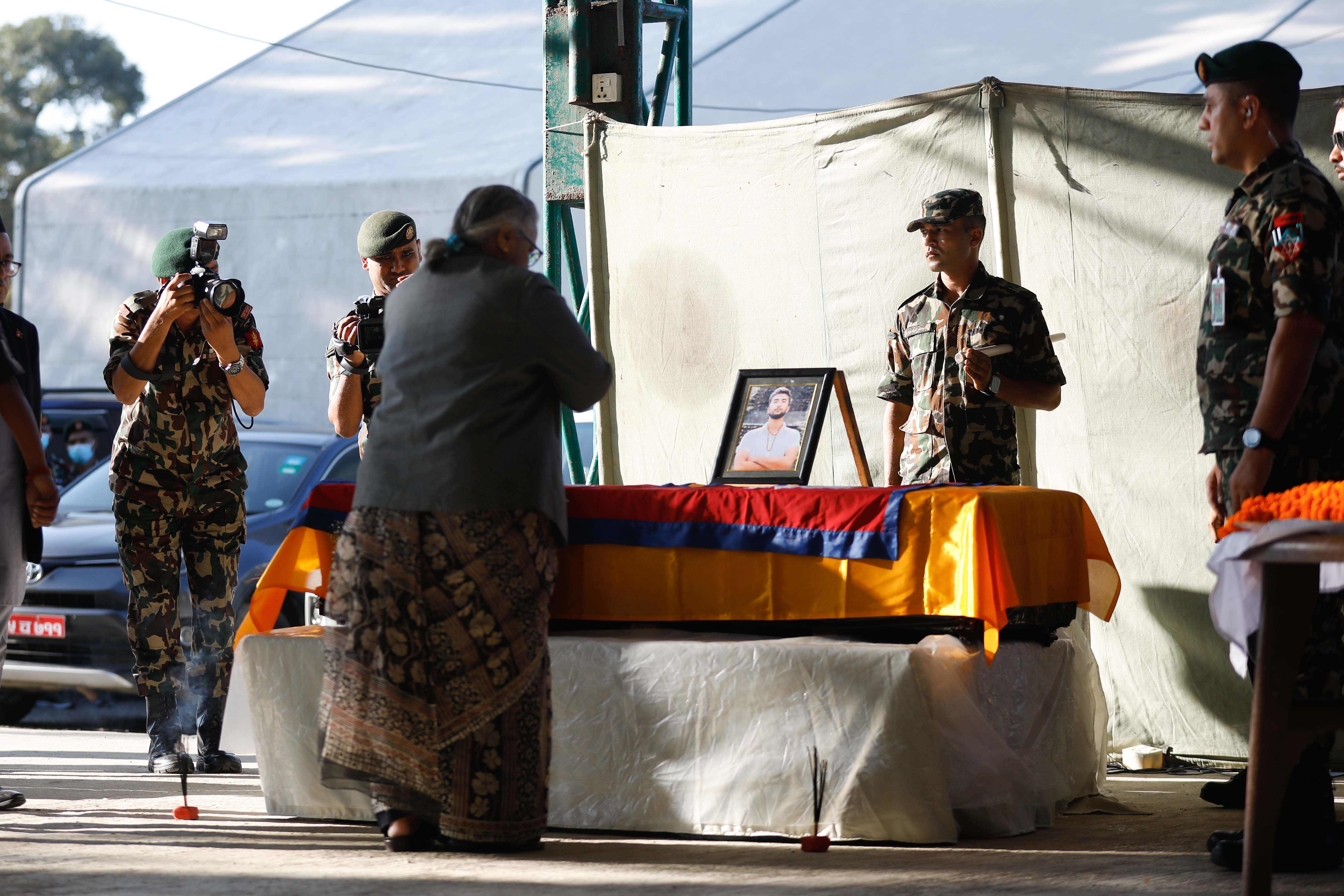 Bipin-Joshi-Funeral_-(8)-(1)-1760957195.jpg