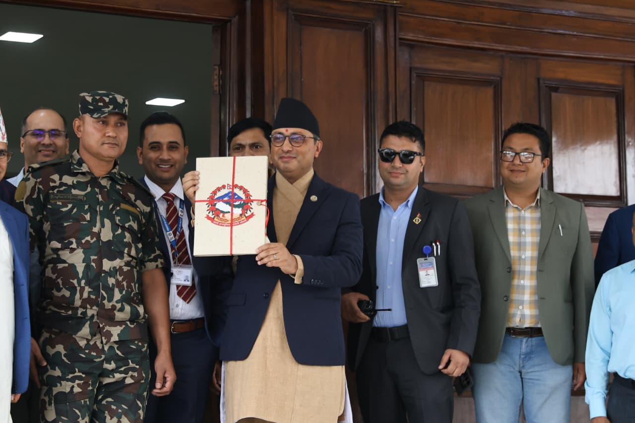 फेरियो बजेटको ब्रिफकेस
