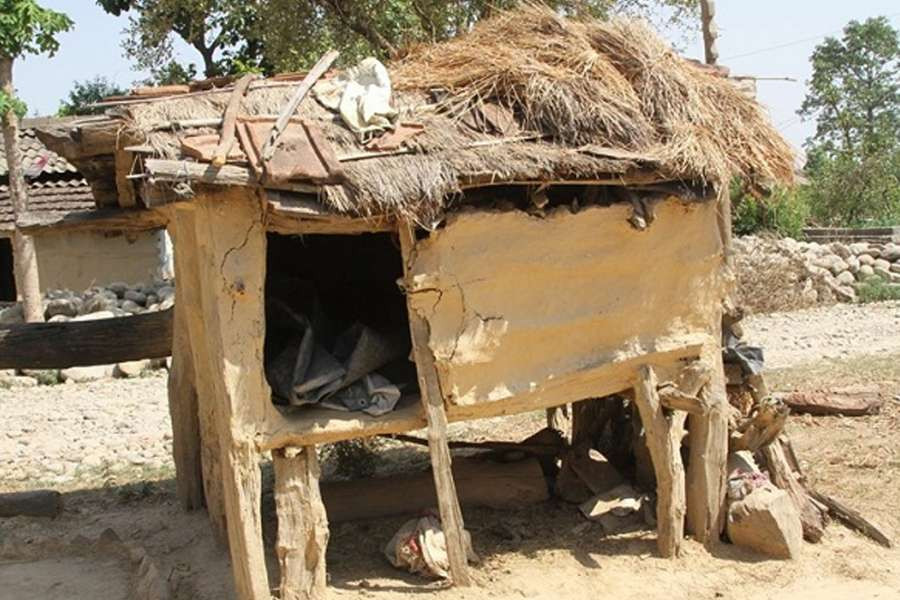 छाउगोठ भत्काएपछि ओढार र चौरमा बास