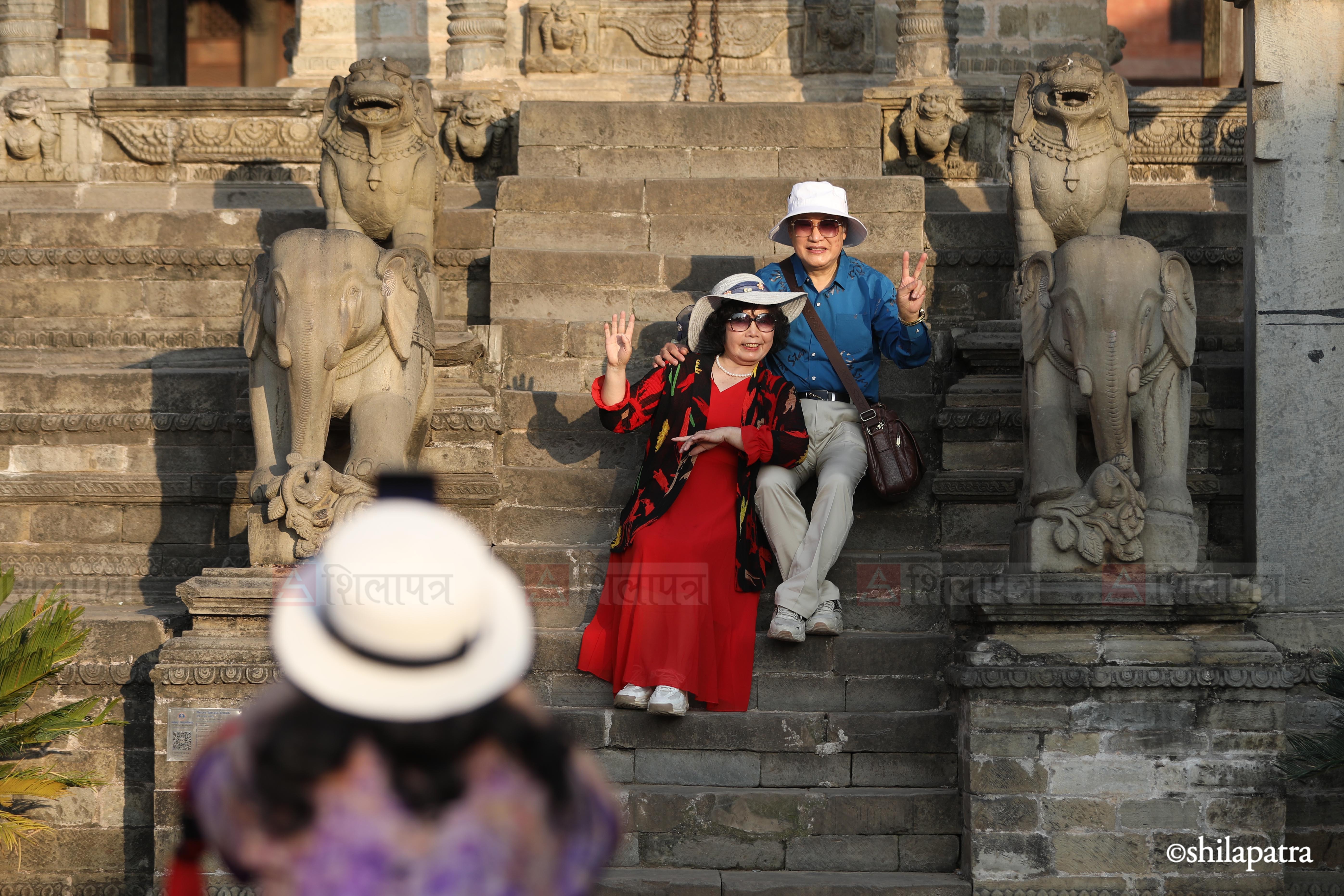 Chinese-Tourist_Bhaktapur-Durbar_BSG_8726-1792128192.jpg