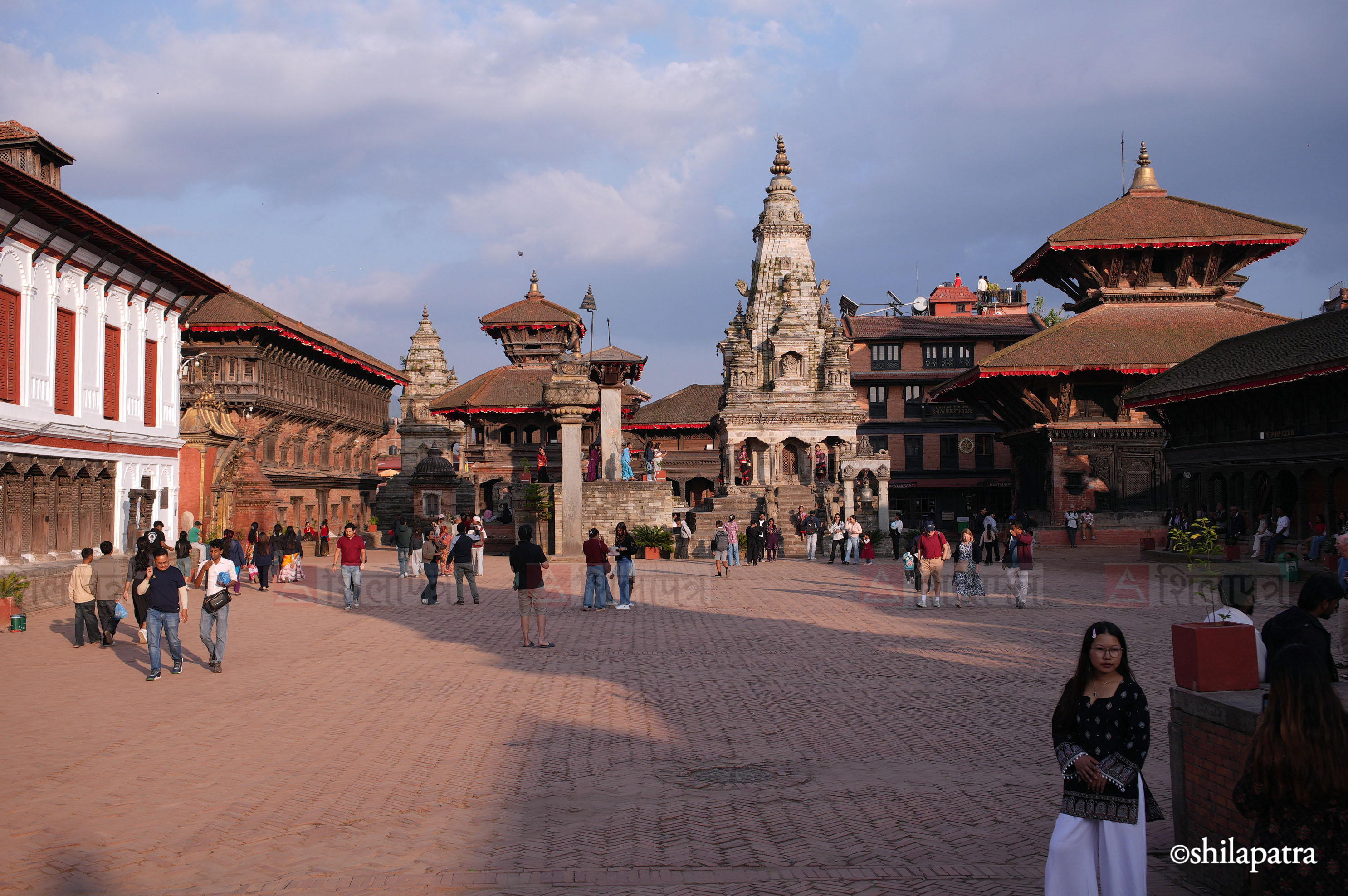 Chinese-Tourist_Bhaktapur-Durbar_DSC03904-1792128196.jpg