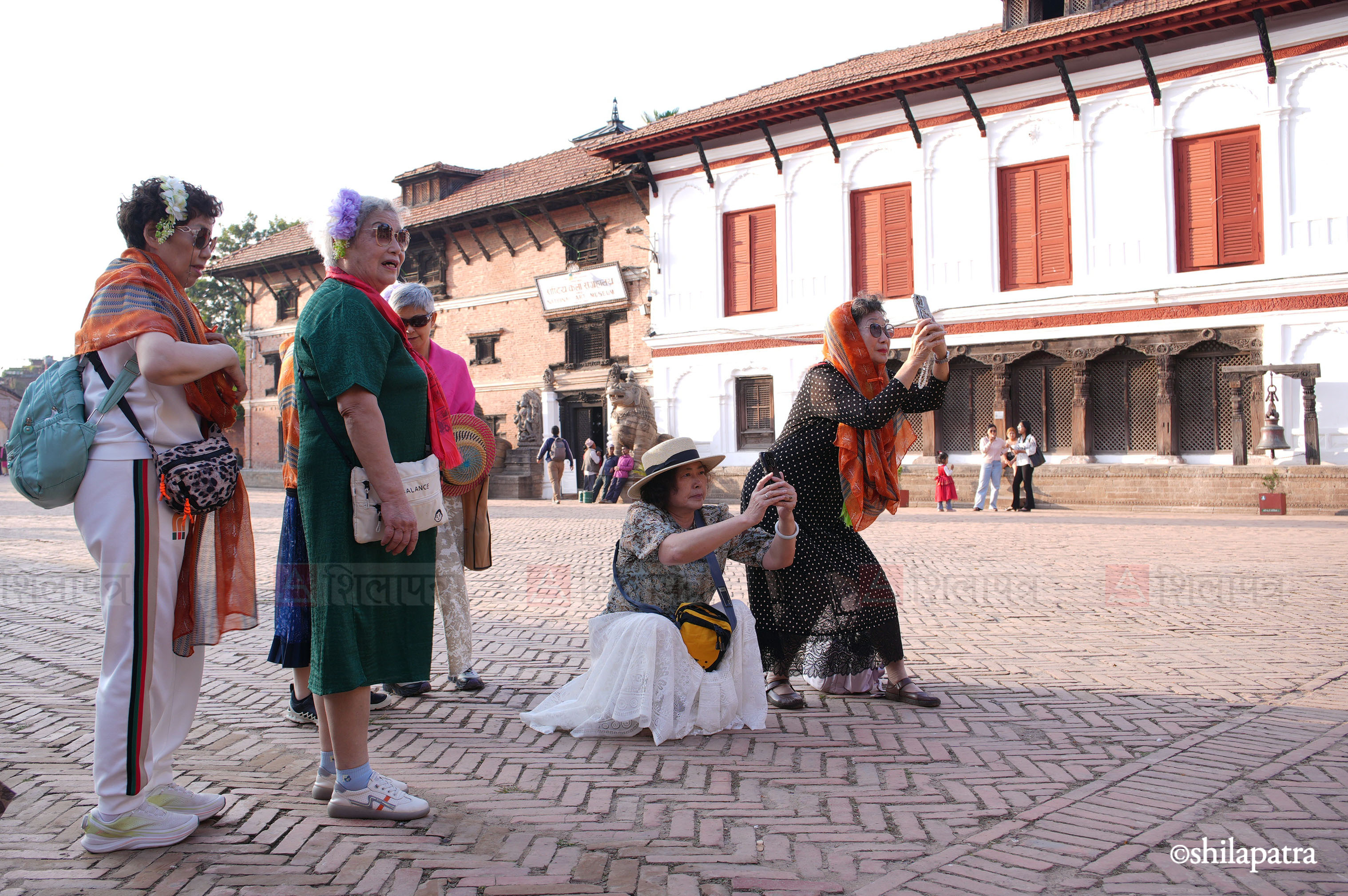 Chinese-Tourist_Bhaktapur-Durbar_DSC03924-1792128199.jpg