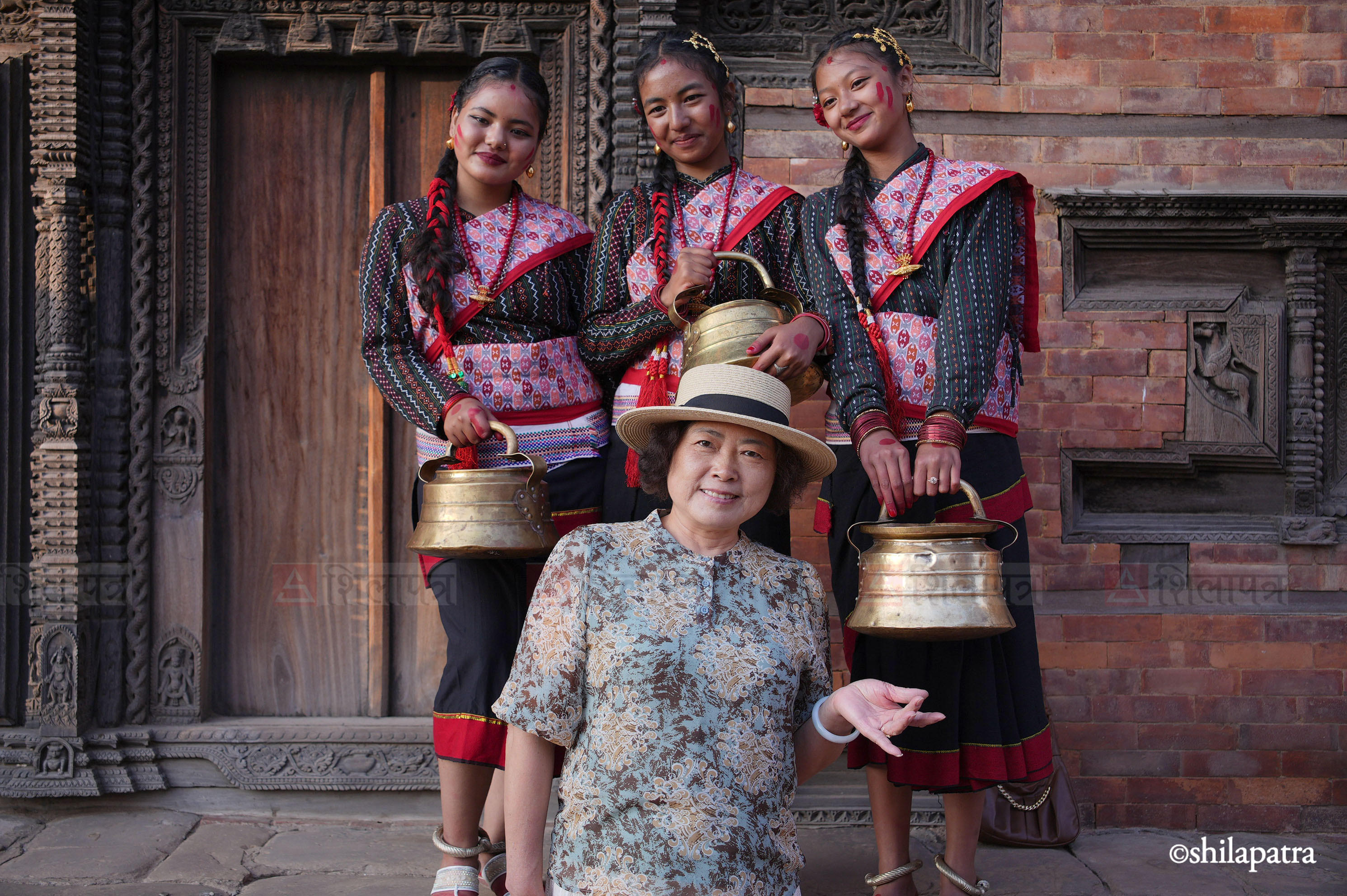 Chinese-Tourist_Bhaktapur-Durbar_DSC03950-1792128202.jpg