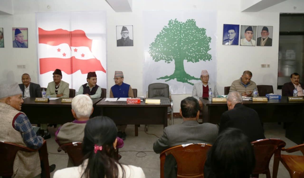 बहुमत पदाधिकारी चुनावअघि नै महाधिवेशनको पक्षमा खुुल्दा निर्णय गर्ने दबाबमा कार्यवाहक सभापति खड्का 