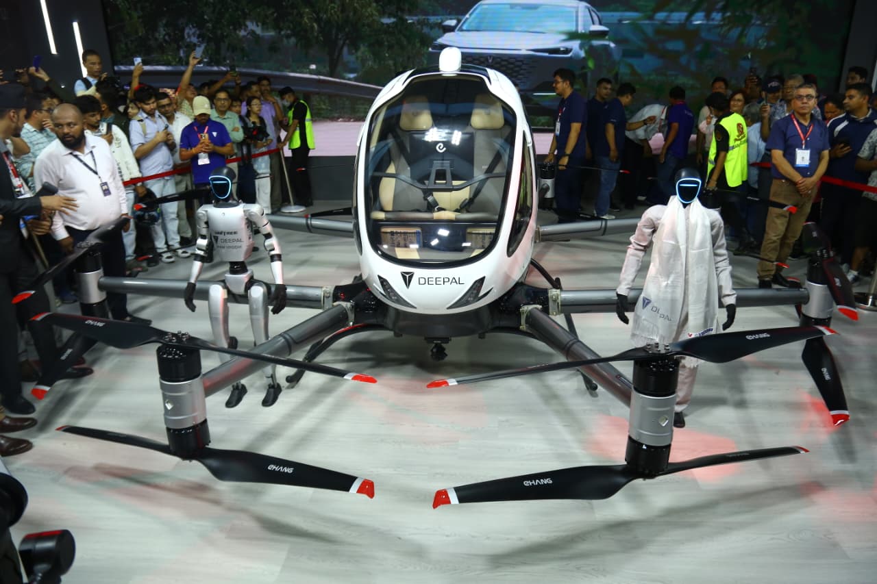 Crowd-at-Flying-car_NPL-(1)-1755597722.jpeg