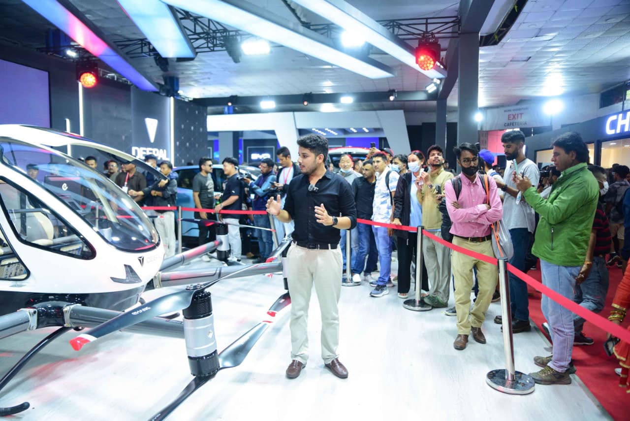 Crowd-at-Flying-car_NPL-(12)-1755597724.jpeg