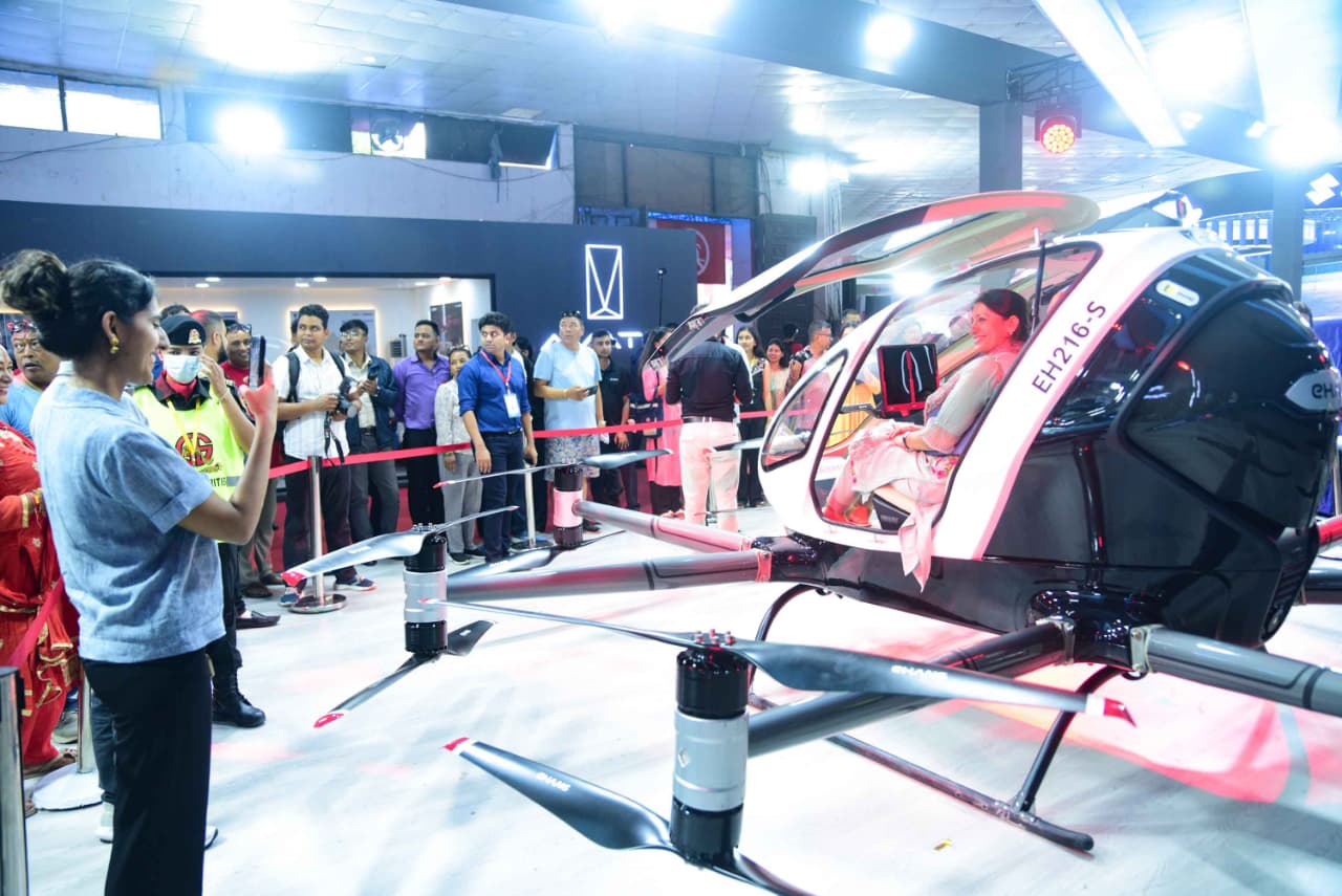 Crowd-at-Flying-car_NPL-(13)-1755597725.jpeg
