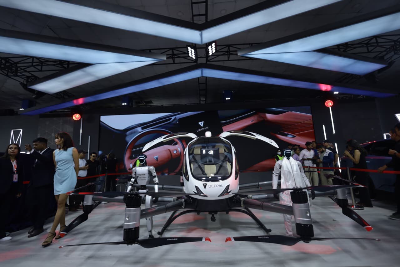 Crowd-at-Flying-car_NPL-(2)-1755597722.jpeg