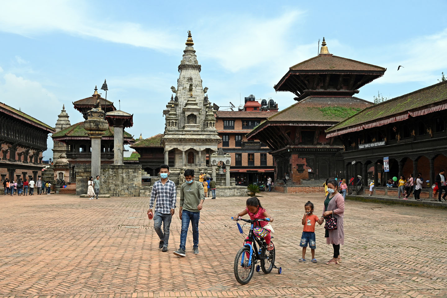 भक्तपुरमा विदेशी पर्यटक घटे, तर मेयर भन्छन् - ‘कोरोनाकाललाई अवसरको रुपमा लिएका छौं’