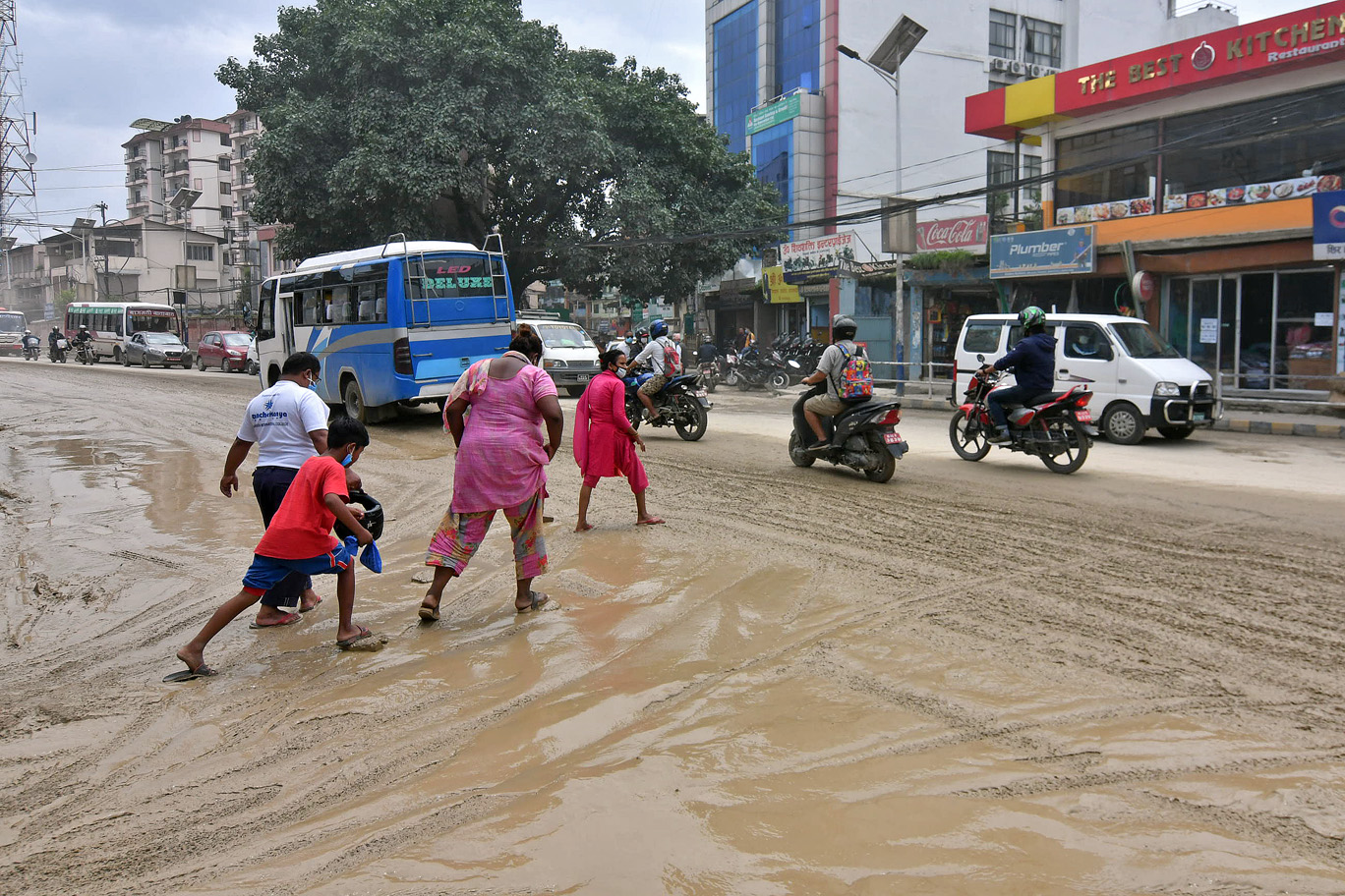 माफ गर्नुहाेला ! याे गौशाला–चाबहिल सडक हाे