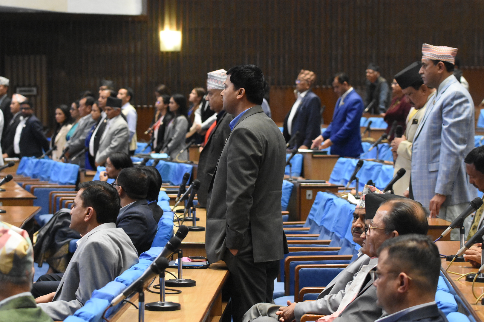 सत्ता र प्रतिपक्षीको होहल्लापछि संसद बैठक १५ मिनेटका लागि स्थगित