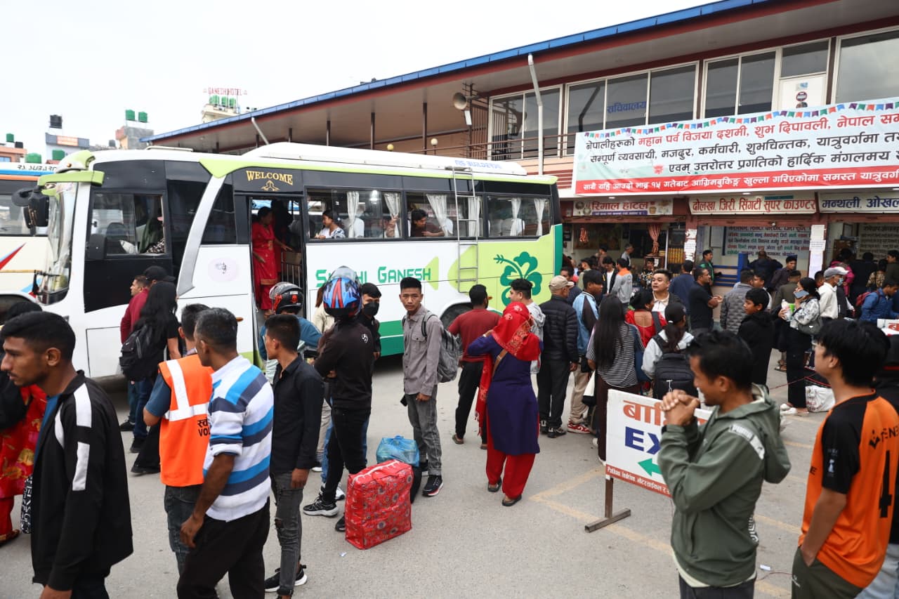 Dashain-ma-ghar-jane_Nepal-Photo-Library-(10)-1758509999.jpeg