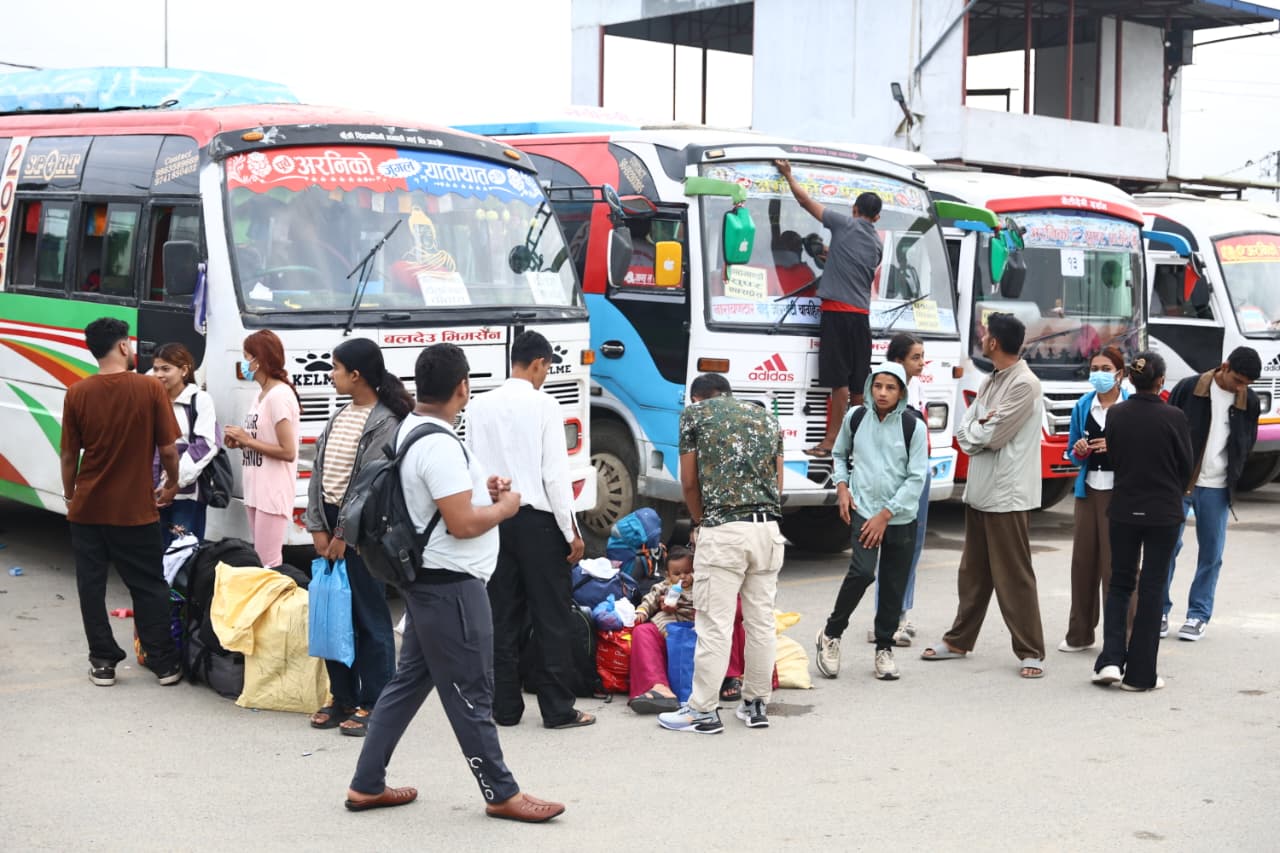 Dashain-ma-ghar-jane_Nepal-Photo-Library-(3)-1758510000.jpeg