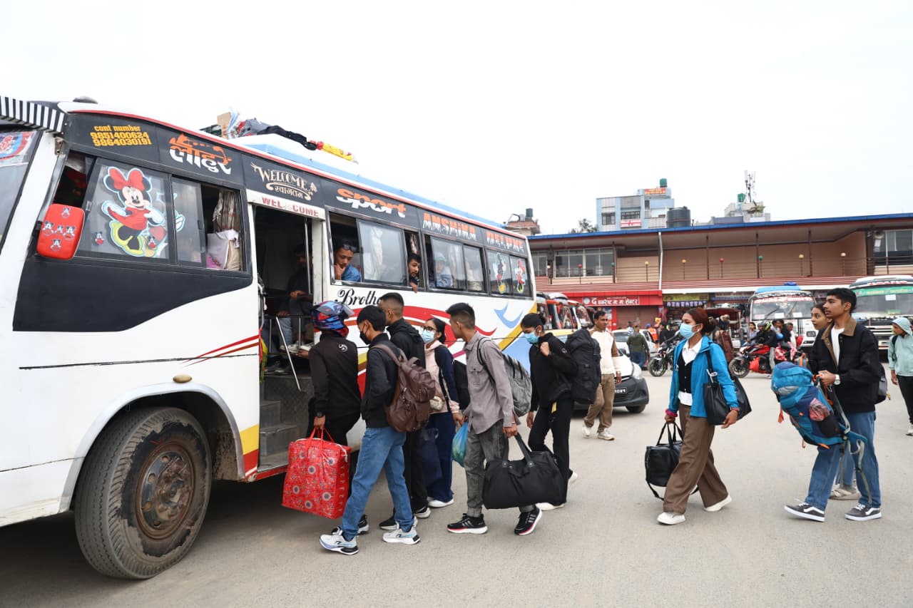 Dashain-ma-ghar-jane_Nepal-Photo-Library-(7)-1758510000.jpeg