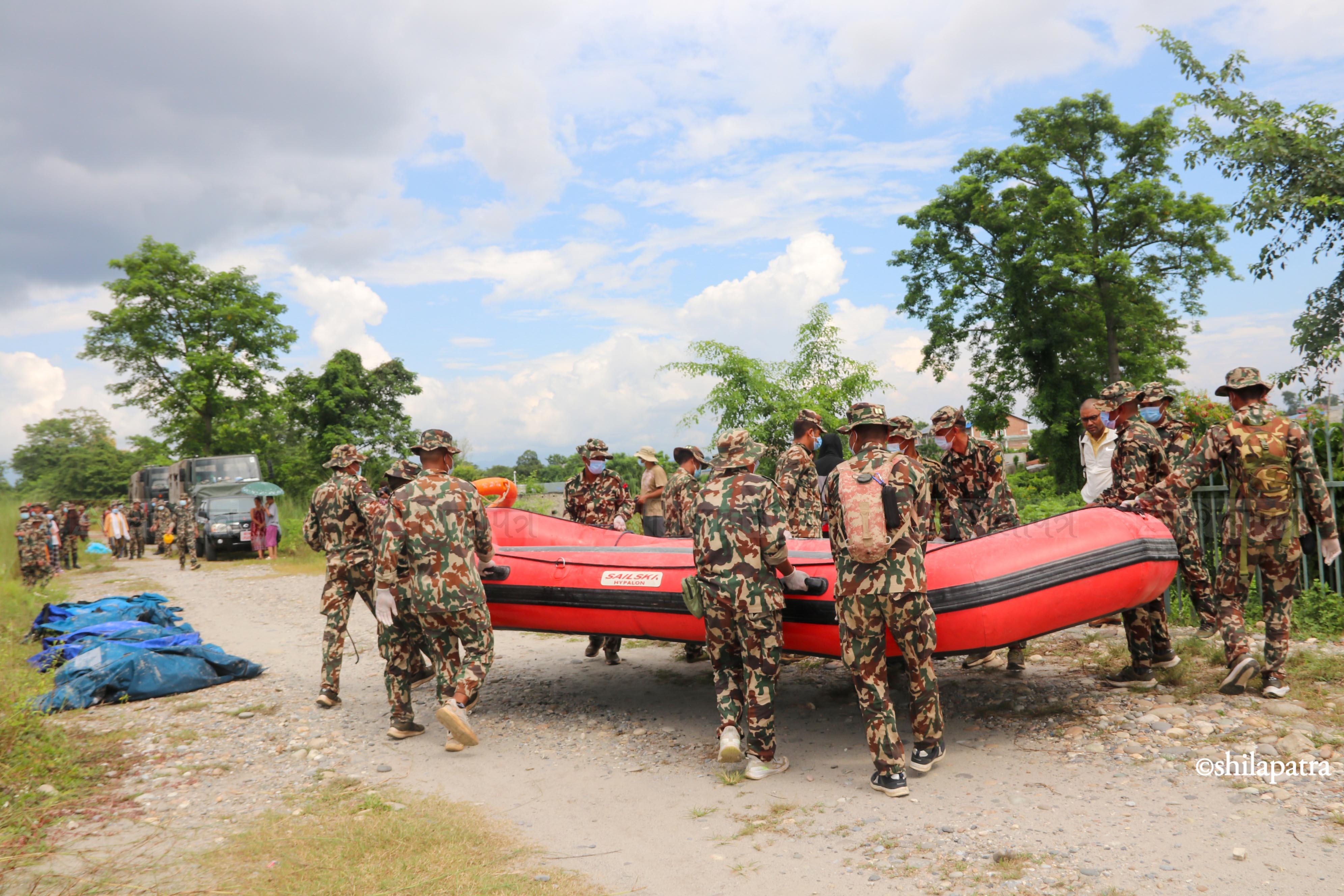 Dead-Body-Rescue-by-Nepal-Army-Chitwan-Photos-(3)-1788172633.jpg