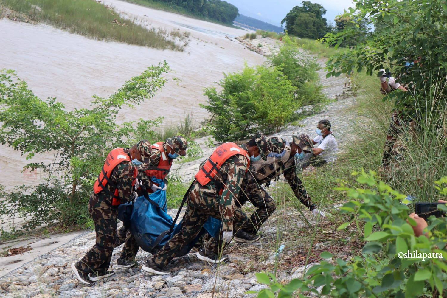 Dead-Body-Rescue-by-Nepal-Army-Chitwan-Photos-(6)-1788172636.jpg