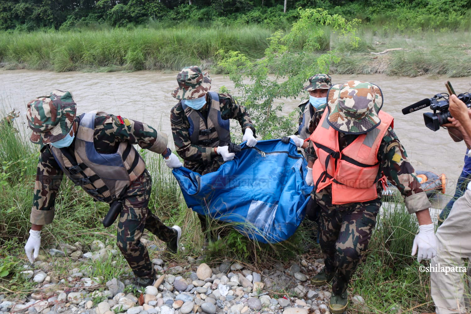 Dead-Body-Rescue-by-Nepal-Army-Chitwan-Photos-(7)-1788172637.jpg