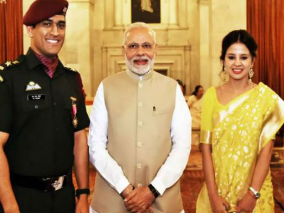 धोनीलाई मोदीको चिट्ठी : तपाईंको संन्यासले १३० करोड भारतीय निराश 