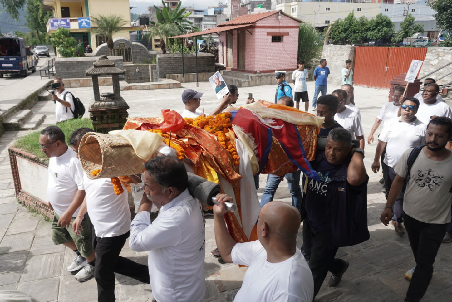 Durgalal-Shrestha_Funeral_-1215-(5)-1787052161.jpg