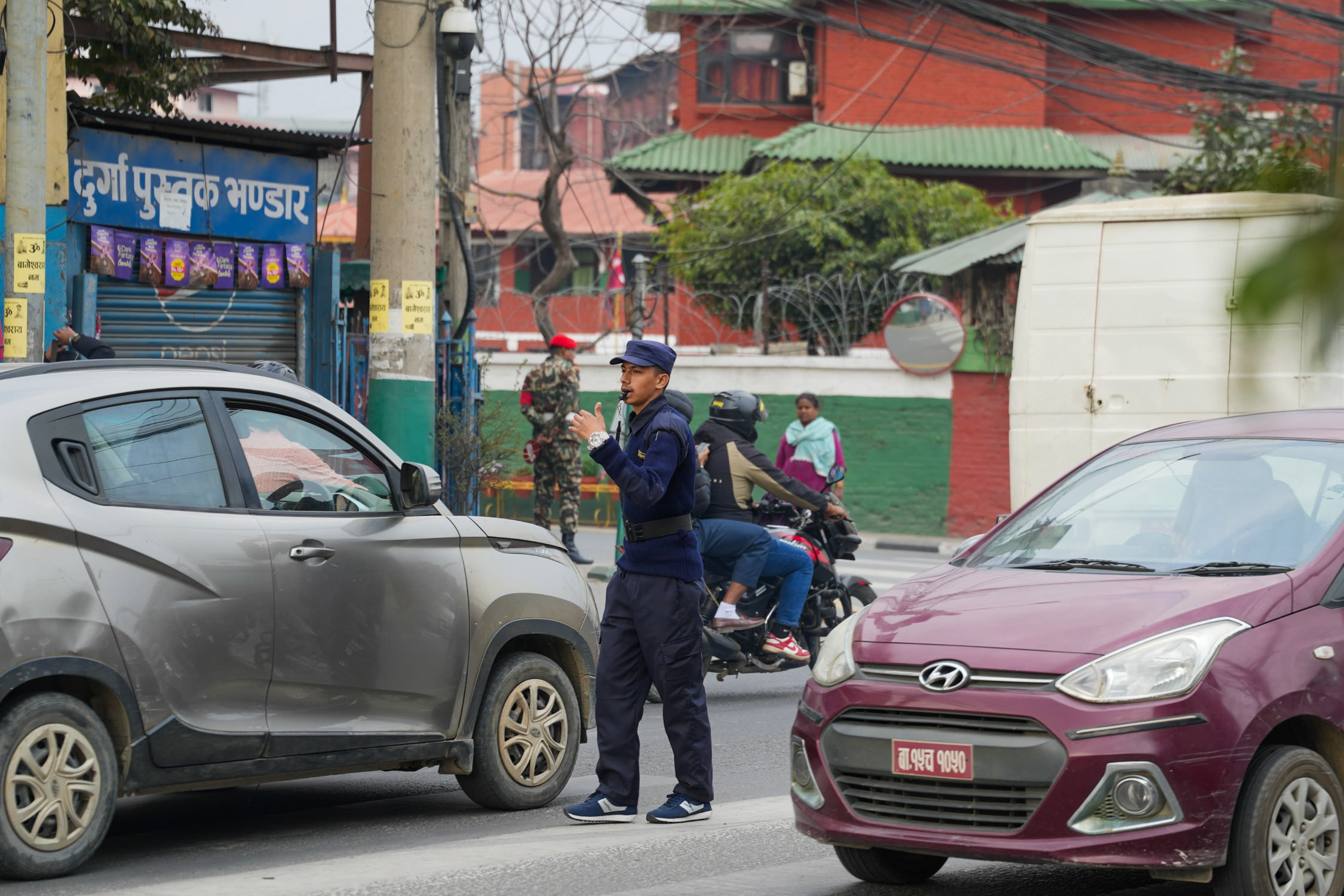 Election-police-on-Duty-Kathmandu-traffic_NPL9-1772168605.jpg