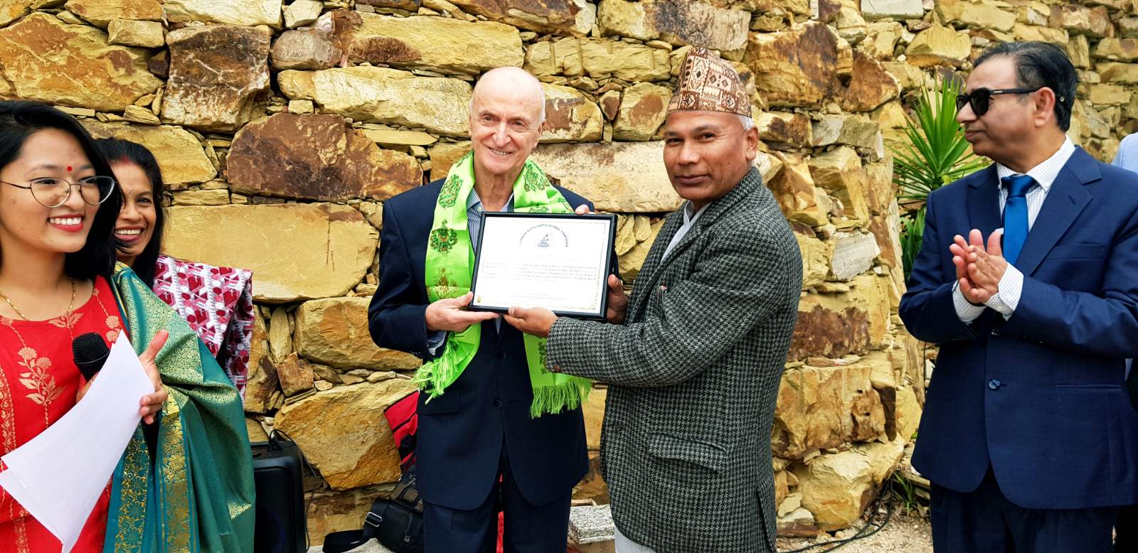 बुद्ध नेपालमा जन्मिएको तथ्यलाई प्रवर्द्धन गर्ने इयान ग्रीन अष्ट्रेलियामा सम्मानित