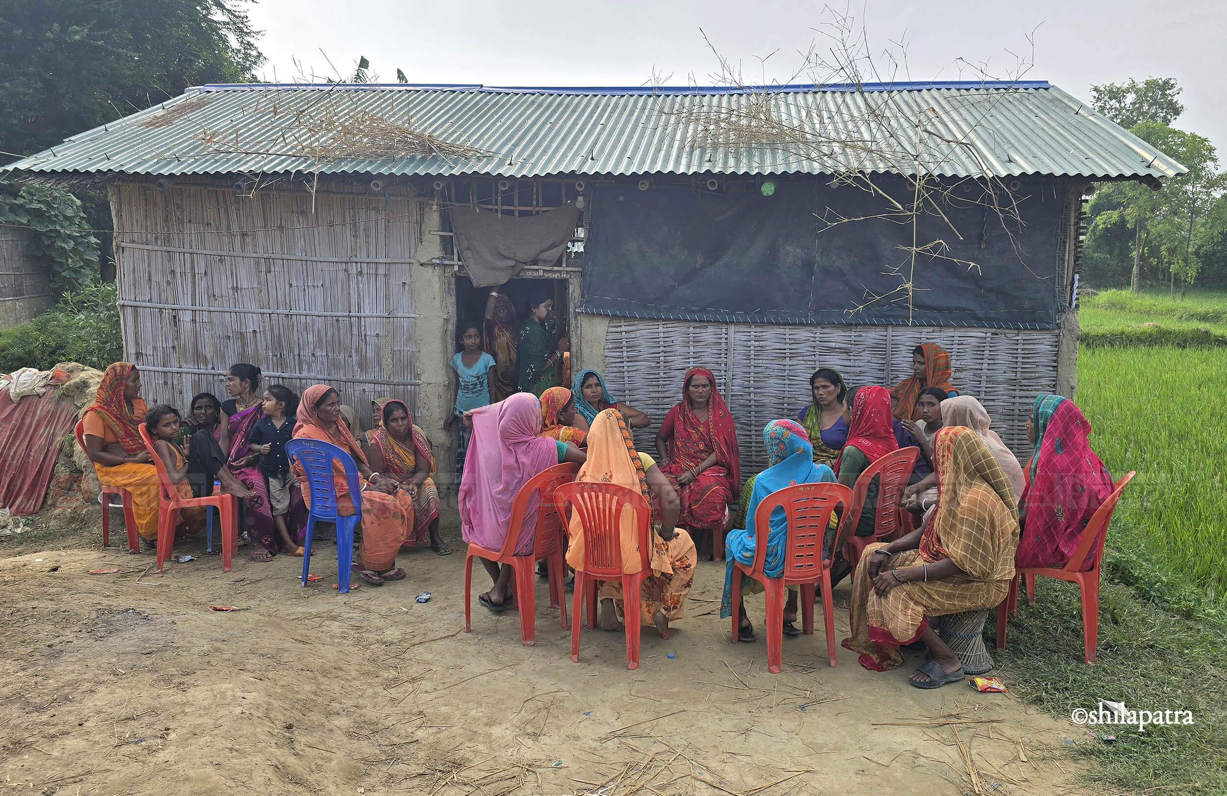 Ganesh-Mandal_family_waiting_deathbody_-Siraha_NPL-(2)-1785586720.jpeg