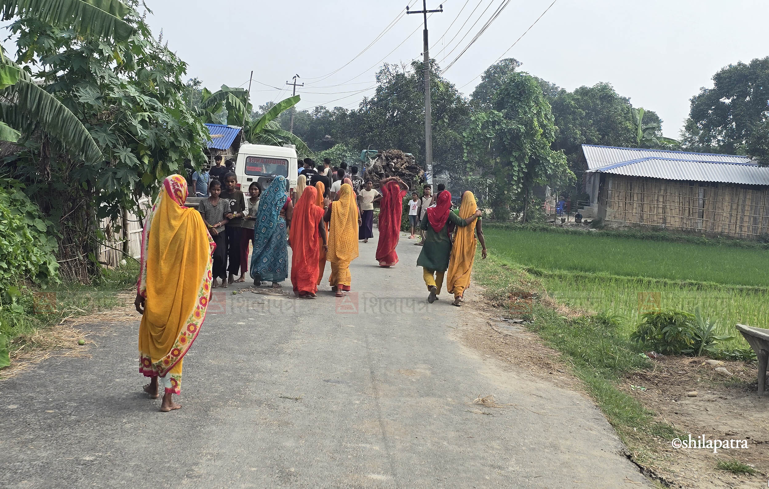 Ganesh-Mandal_family_waiting_deathbody_-Siraha_NPL-(4)-1785586721.jpeg